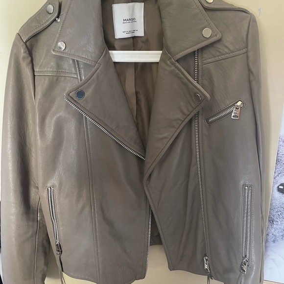 Mixture of jumpers & jackets! PE Nation, Gorman, Lorna Jane, Mango etc 🤍 - Picture 4 of 12